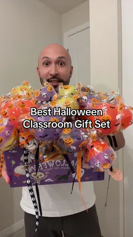 This Halloween Classroom Gift Set comes in all in one and will save me so much time #halloweenclassroom #halloweengifts #halloween #classroomgifts #tiktokshoprestock 