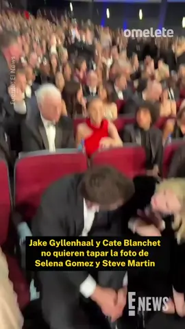 Típico que no quieres que salgan colados en tus fotos de los #Emmys  #jakegyllenhaal #CateBlanchet #SelenaGomez #SteveMartin 