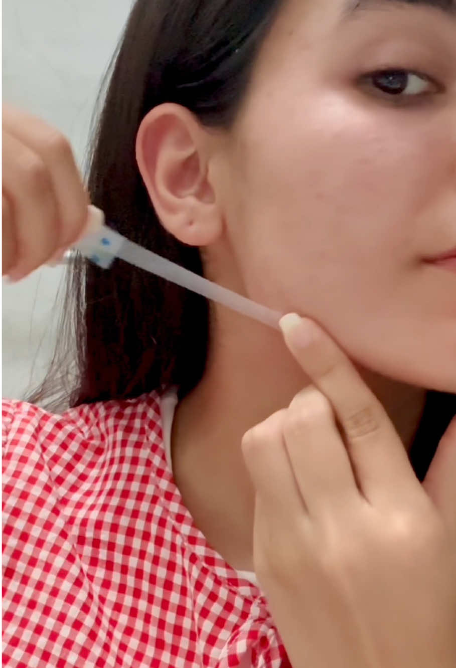 Your MUA’s secret tool revealed 🎯 #ProMakeupTips #FaceLiftingTape #BeautyTools #MakeupArtistsPick #ContourDefine #SnatchedResults #TikTokBeauty #SkincareHacks #GlowGoals #MakeupMagic