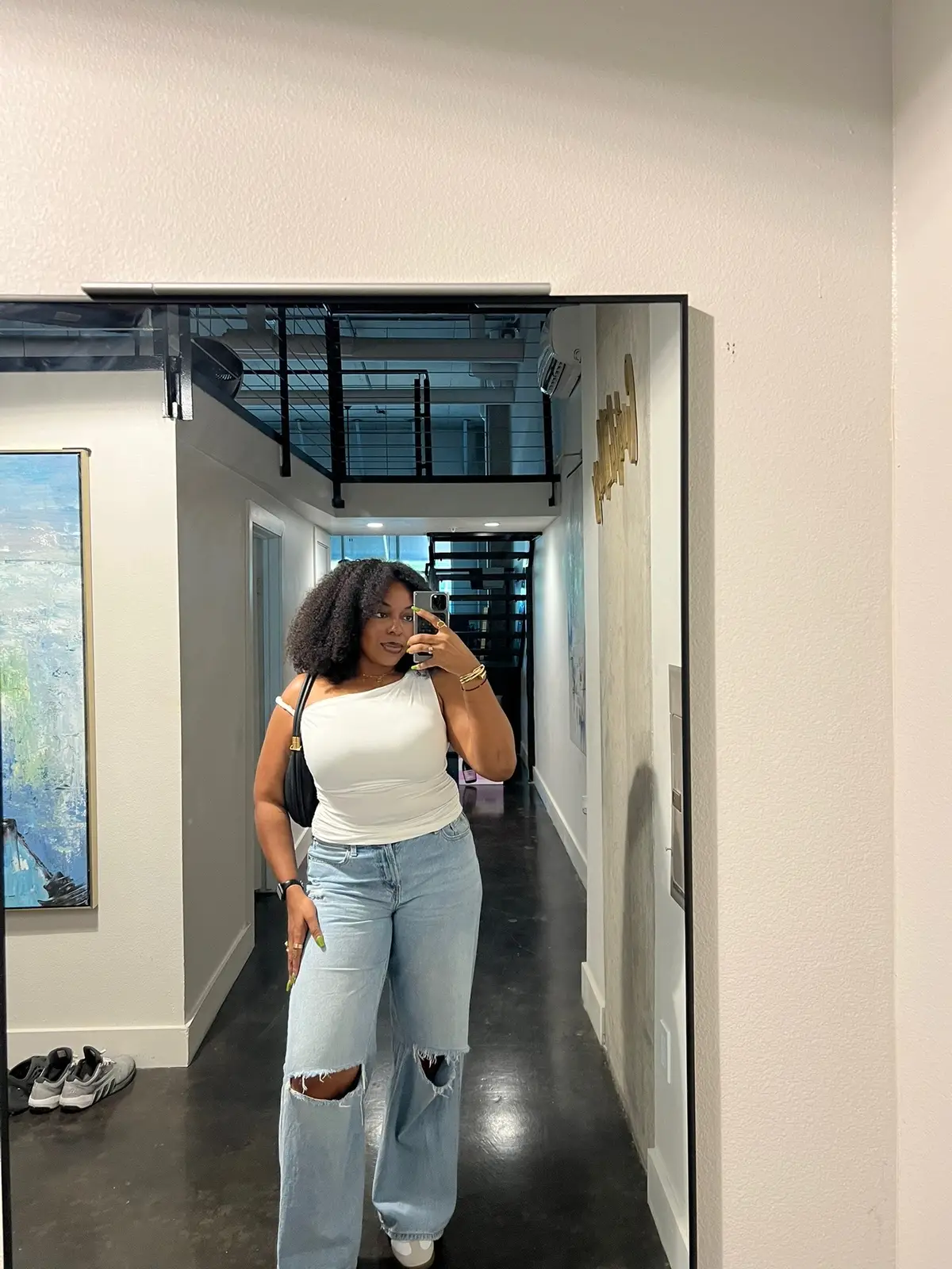 A mirror hates to see me coming ✨