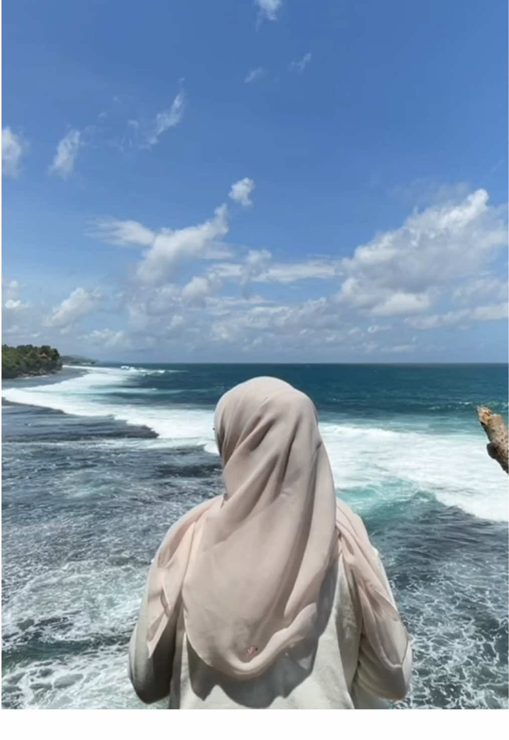 Let the blue sky meet the blue sea ˖°𓇼🌊⋆🐚