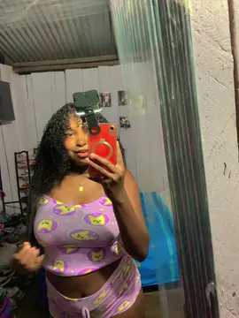👩🏽‍🦱🩷.