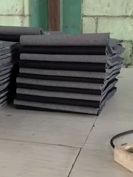 Lapis legit versi denim. Tebak rasa apa?