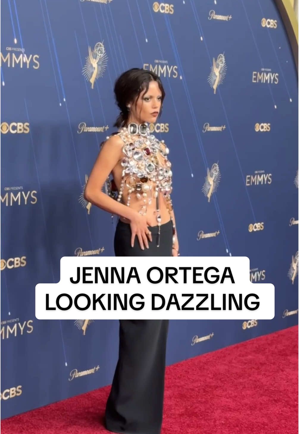 Yet another red carpet serve from #JennaOrtega 🖤 #emmys #livefrome