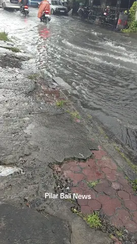 Banjir di sekitar Jalan Tangkuban Perahu, Denpasar, Senin (15/9/2025).