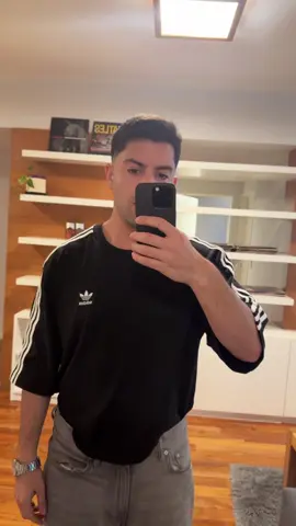 Davo vino a streamer a casa. Domingo doce de la noche. Los vecinos me van a echar.