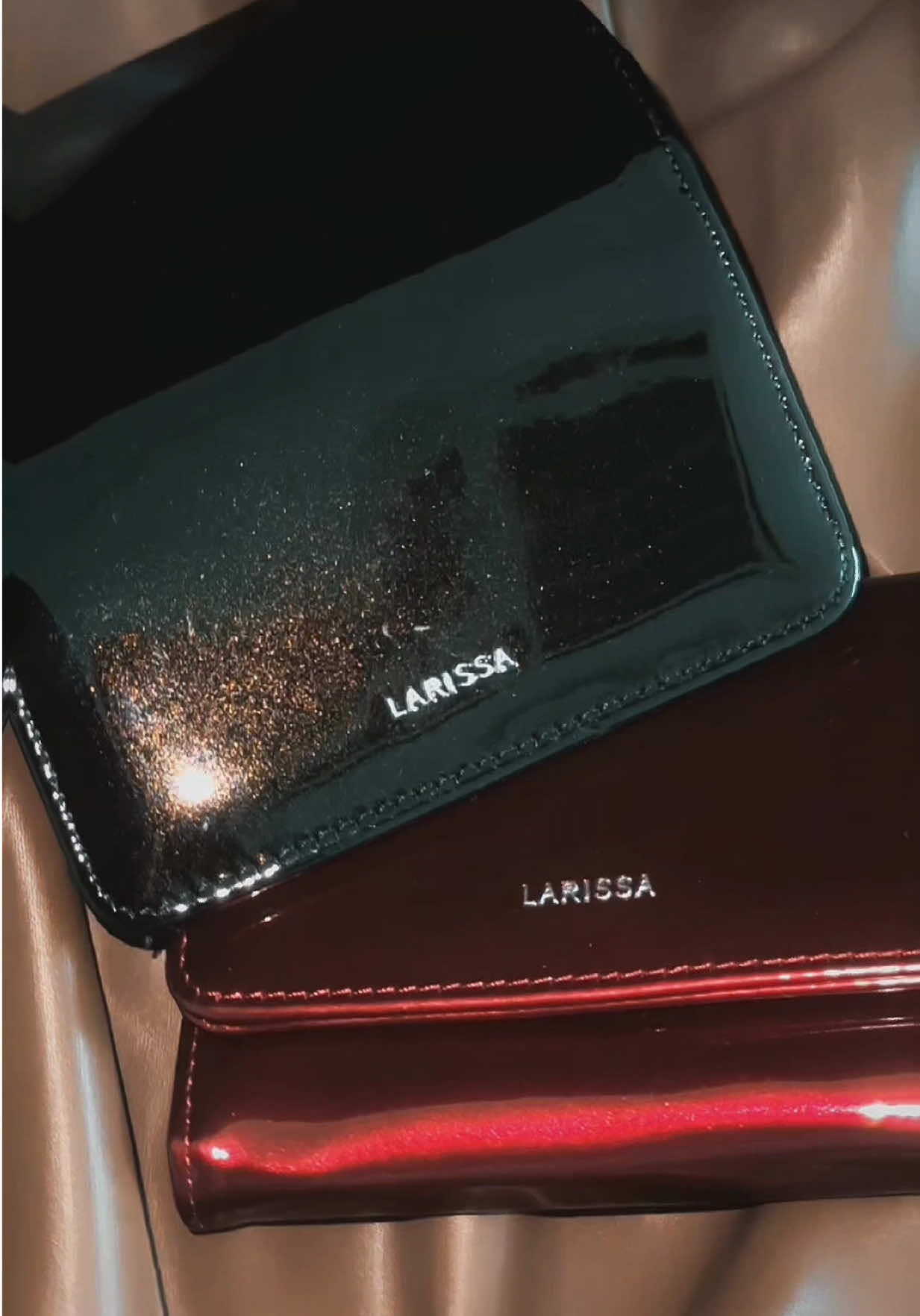 ✨ Just launched today! Our new glossy short wallet-VETTA comes in 5 stunning colors, with multiple card slots and space for your cash — stylish, practical, and a must-have! ✨ #larissa #walletforwomen #newdrop #glossywallet #fyppppppppppppppppppppppp 