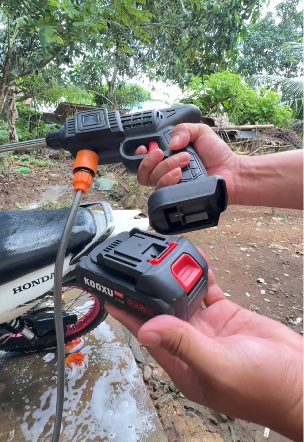 As a pesron na nag titipid buti nalang may nahanap akong presssure washer na mura🤩👌 #portable #pressurewasher #pressurewashing #carwash #cordlesspressurewasher 