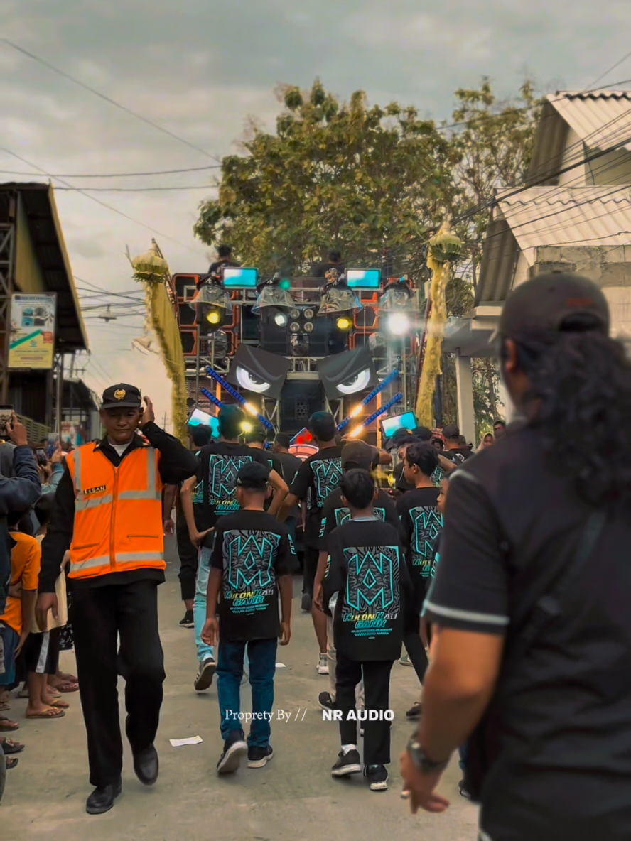 Nyore bareng @pemudakulonxgank  📷 : @frendytanoardiansyah  #karnavalsoundsystem #gresik #sidojangkung #menganti #nraudio 