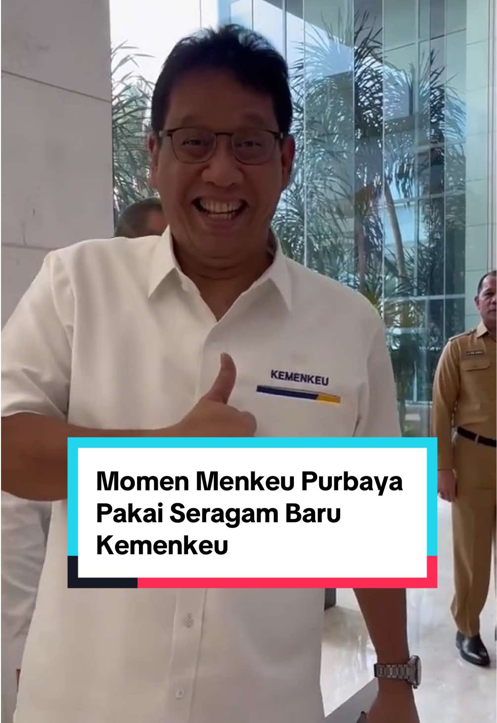 Momen Menkeu Purbaya pakai seragam baru Kementerian Keuangan saat menghadiri rapat di Kementerian Koordinator (Kemenko) Bidang Pangan, Senin (15 September 2025) #purbayayudhisadewa #menkeu 
