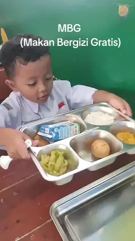 alhamdulilah anak senang 🥰💞 #mbg #makangratisprabowo  #makanbergizigratis #anaksd #fyp 