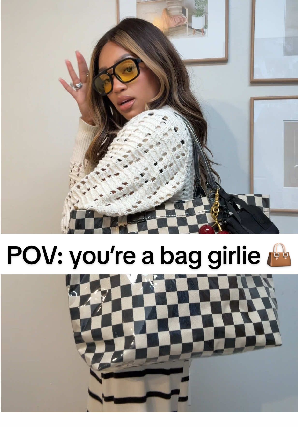 Now THIS right here is gorgeous 🤍 when I tell you I love this bag!!!!! Ughhh something about it is so nostalgic to me… the quality is amazing and the style chefs kiss 😘 #totebagaesthetic #totebag #tiktokshopcreatorpicks #spotlightfinds #tiktokshop 
