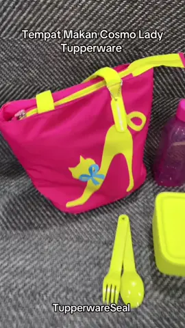 Tempat Makan Cosmo Lady Tupperware Original Sudah Satu Set Dengan Tasnya, yuk yang mau langsung cek out di keranjang kuning yaa #tupperware #tupperwareoriginal #trending #aiscollectionbanyuwangi #fyp 