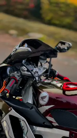 කොල්ලෝ හොයන චීස්🥵💋#foryoupage #viralvideo #bikelovers #likeaboss 