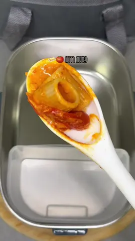 מזכירה לי אותי שהייתי קטנה ומתעצבנת ככה 🤣🤣 נ.ב: קרדיט לבעלי על האוכל ❤️ #אוכל #ביתספר #נשים #אמהות #בנות 