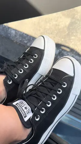 Ahora tenemos a @Tillys y ha puesto en Descuento los Converse con Plataforma en Descuento Hoy! Quedan pocas unidades! #tillys #converse #converseplatform #tennis #sneakers 