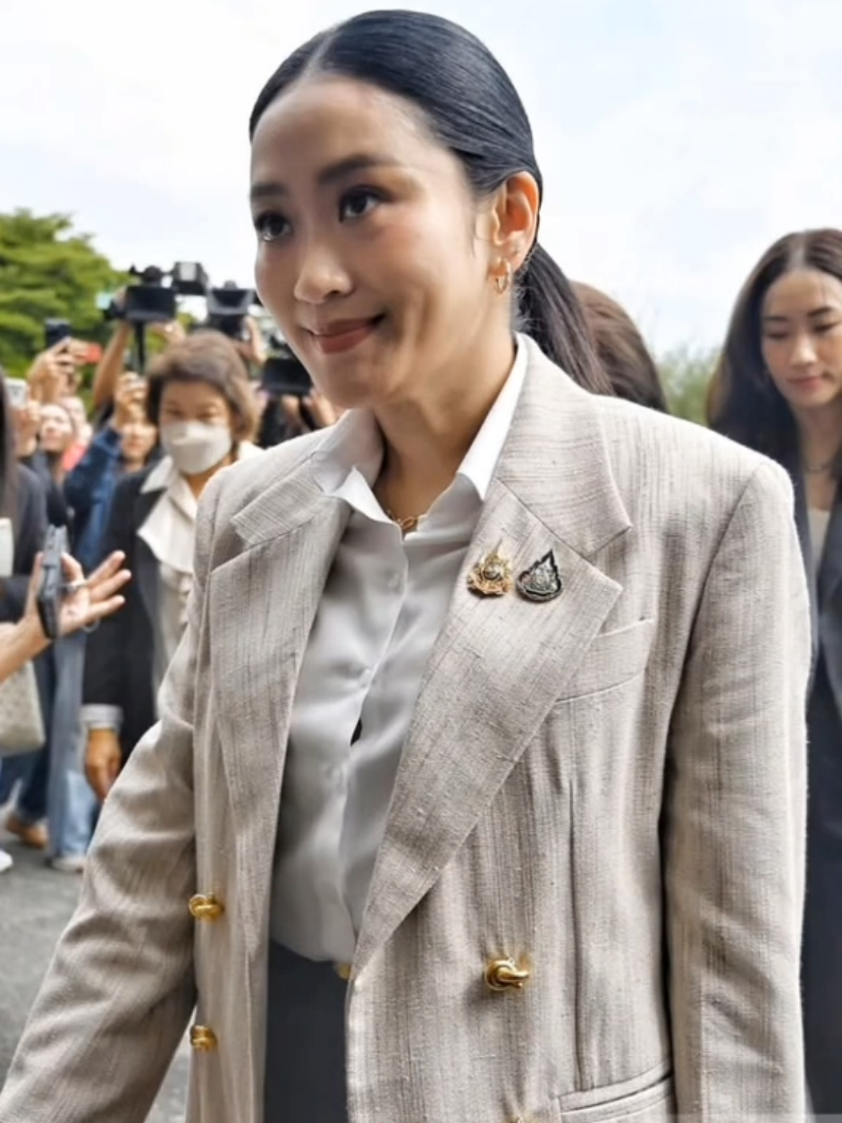 Sáng nay, ngày ( 15/9/2025 ) Cựu Thủ Tướng Paetongtarn Shinawatra cùng mẹ và chị gái đến thăm cha Thaksin Shinawatra. Mong mọi điều bình an đến với bà và những người thân yêu của bà ❤️🙏 @ingshin21 🇻🇳🫶🏻🇹🇭  #shinawatra #Paetongtarnshinawatra #primerthailan #นายกรัฐมนตรี #แพทองธารชินวัตร 