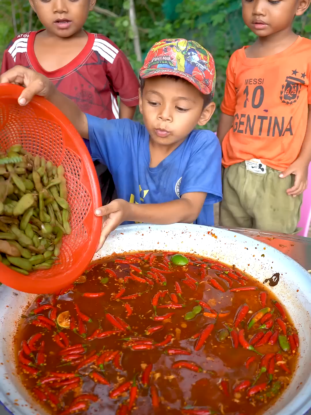 Kingspicy eating tamerind with supper spicy chili #shorts - Primitive Natural World