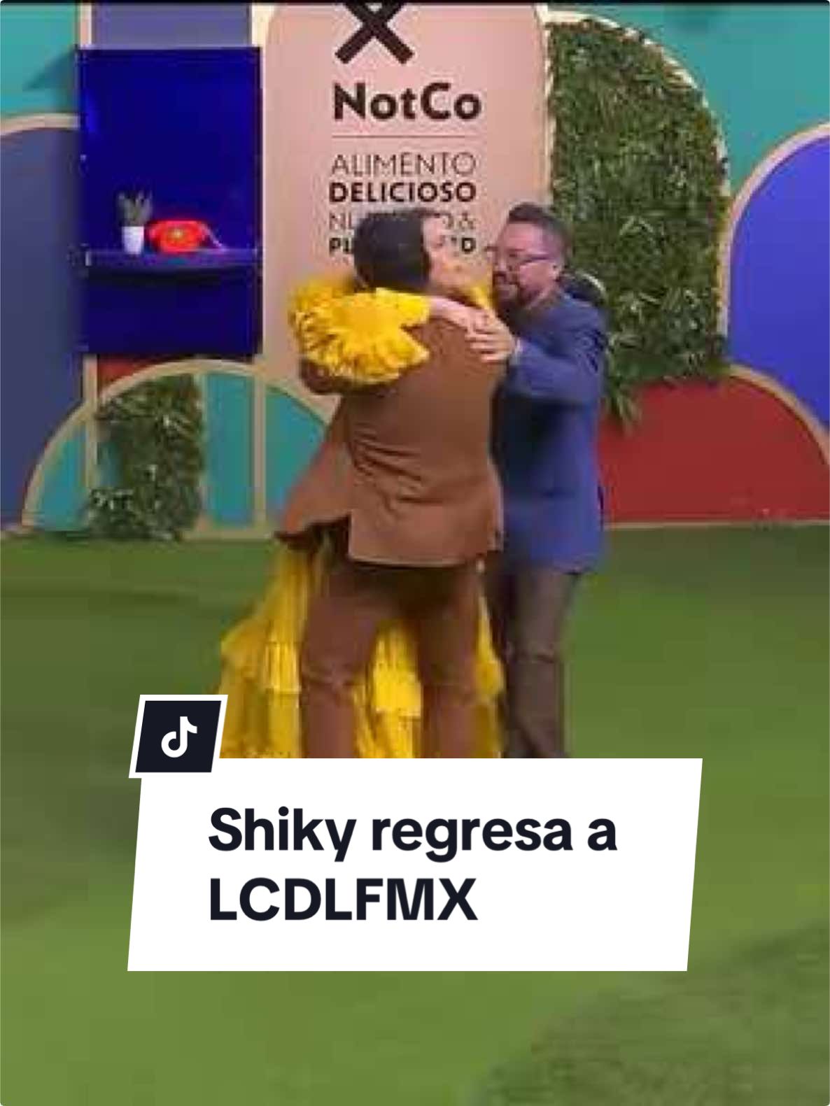 @yosoyshiky rompe en llanto al regresar a la casa y así reaccionaron @marcontrerasof, @alexisayalaone, @aldotdenigris y @aaronmercury.  Si quieres ver el momento COMPLETO, suscríbete ya a @vix y no te pierdas de nada con el 24/7 🔥 #LaCasaDeLosFamososMx disponible también en #LasEstrellas y #Canal5.