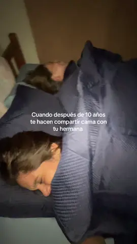 Dos jirafas en una cama twin   #fyp #elsalvador 