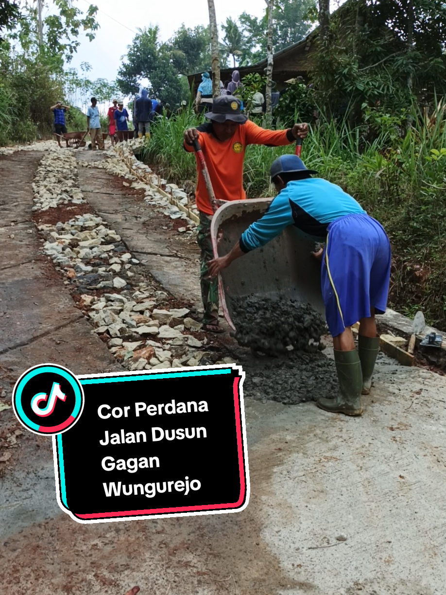 Hari ke 3 Kerja Bakti Cor Jalan Dusun Gagan Wungurejo #jalan #dusun #kerjabakti #gotongroyong #cor 