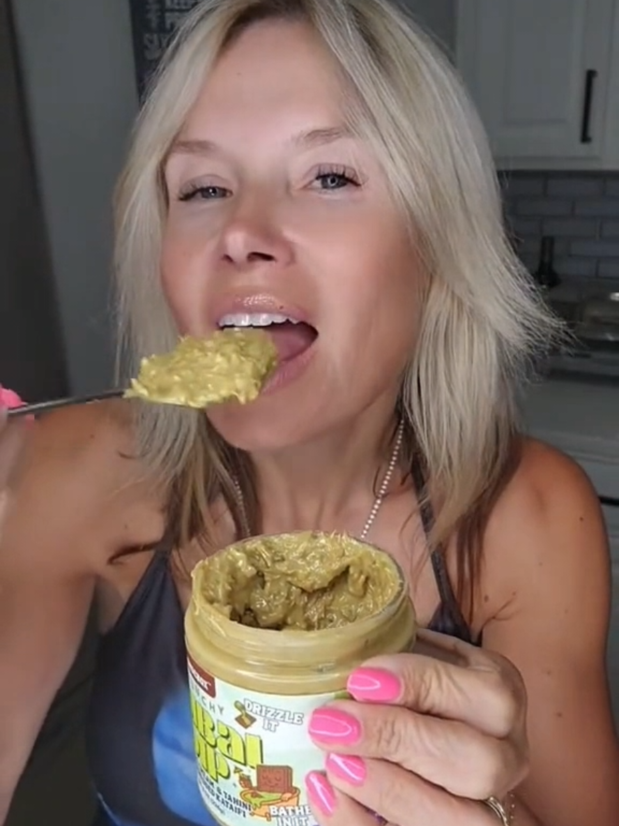 OH MY! 😋 Chocbox dubai pistachio dip or just eat it by itself. 😁 Ya'll know I'm already obsessed! #atx_blonde #chocbox #dubaipistachio #pistachio #tiktokshop 