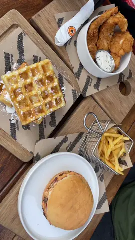 She’s baaaaaaaaaaaack 🤏🤏🤏 Come get yourself a 3 course meal for only R149. • Starter - southern fried chicken tenders or 4 bombs • Main - Nu-school smash burger with fries • Dessert - waffle & ice cream or Ice cream with Oreo + Belgian chocolate sauce #rocomamasfourways #tripletreat 