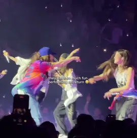 i love watching them have fun on stage so much #lesserafim #kpopfyp 