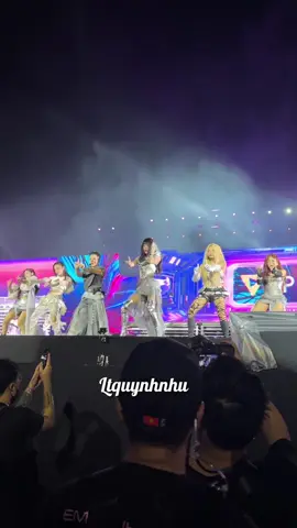 Lên con mã liên quân 2 (p1) đây #emxinhsayhi #concert #viral 