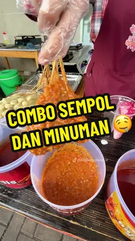 Twin cup sempol celup saus kacang, ditemani dengan red velvet segar 🤤 combo perfect 🥹 Yuk, wujudkan impianmu jadi pengusaha dengan gabung kemitraan D'Celup Sempol Ayam 🙌🏻 Dengan modal mulai dari 4 jutaan rupiah, kamu sudah bisa punya bisnis sempolan sendiri. Tak perlu khawatir, kami akan memberikan pelatihan dan bimbingan penuh sampai kamu siap mengelola bisnismu sendiri. Tunggu apa lagi? Langsung DM atau cek tautan di bio kami untuk info selengkapnya, ya! 🥰🤗 #kemitraankuliner #ideusaha #masterkulinerindonesia #kulinerkekinian #dcelupsempolayam