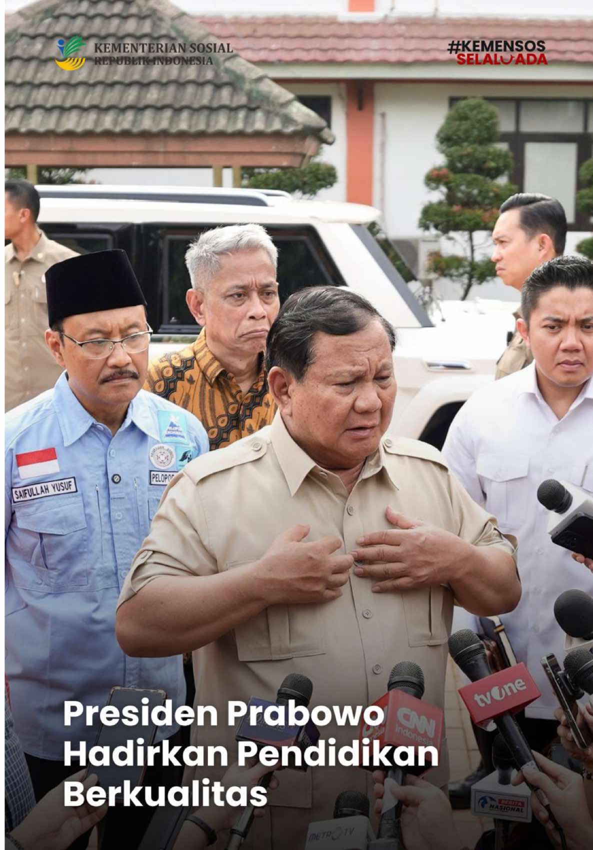 Presiden Prabowo Subianto meninjau langsung Sekolah Rakyat Menengah Atas 10 Jakarta Selatan (11/9).
 Beliau menegaskan komitmen pembangunan 500 sekolah rakyat untuk menghadirkan pendidikan berkualitas bagi anak-anak Indonesia, khususnya dari keluarga kurang mampu.
 Simak pernyataan lengkap Presiden Prabowo pada video berikut.
 #SetahunBerdampak