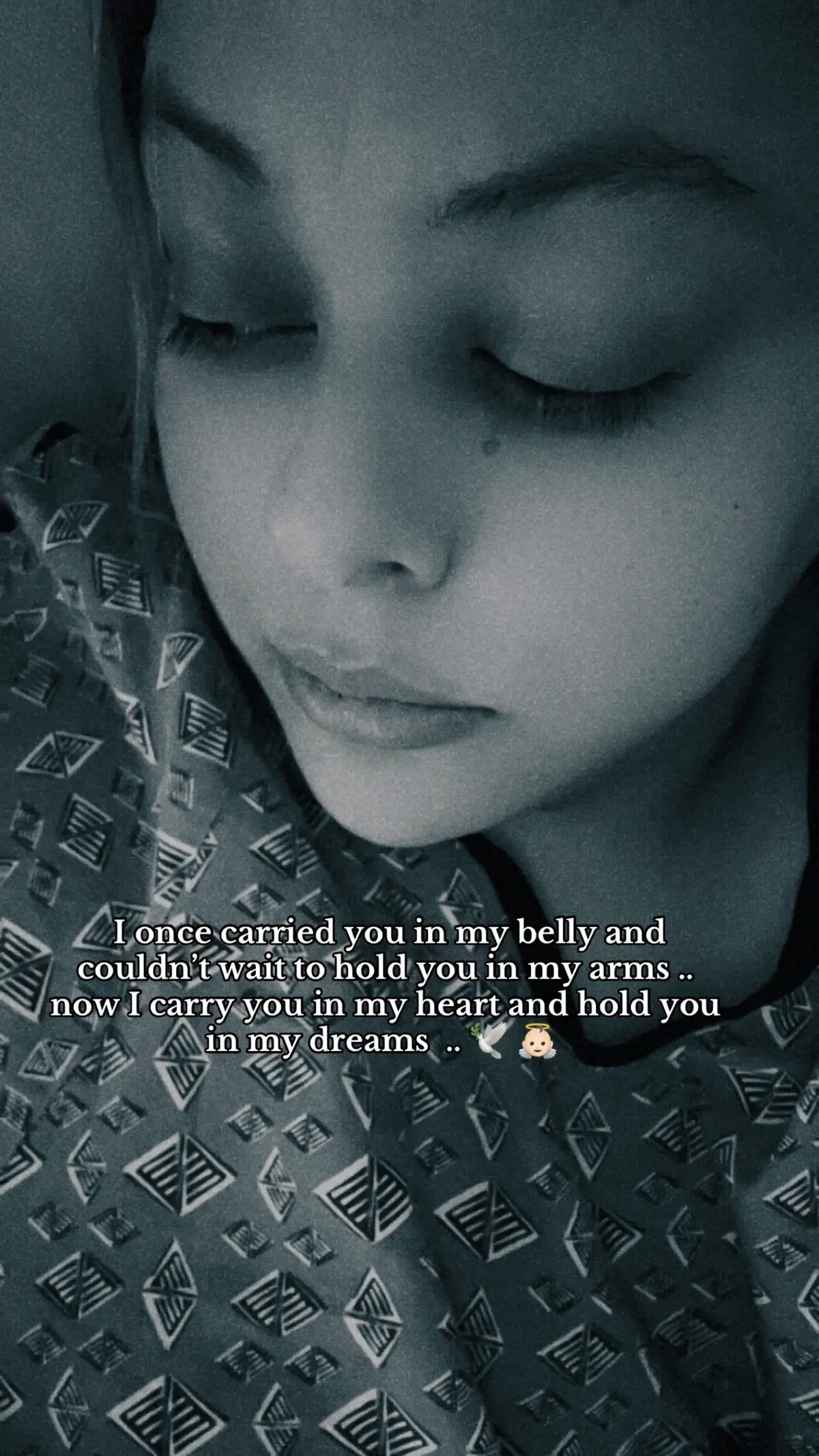 Miscarriage is something I wouldn’t wish on my worst enemy…. It’s a pain that never heals … these lyrics hit so hard… what id do to hold my baby for just one second .. now i just hold you in my dreams my baby angel 👼🏻 … 😭😞 #miscarriage #miscarriageawareness #angelbaby #youaremysunshine #1in4 