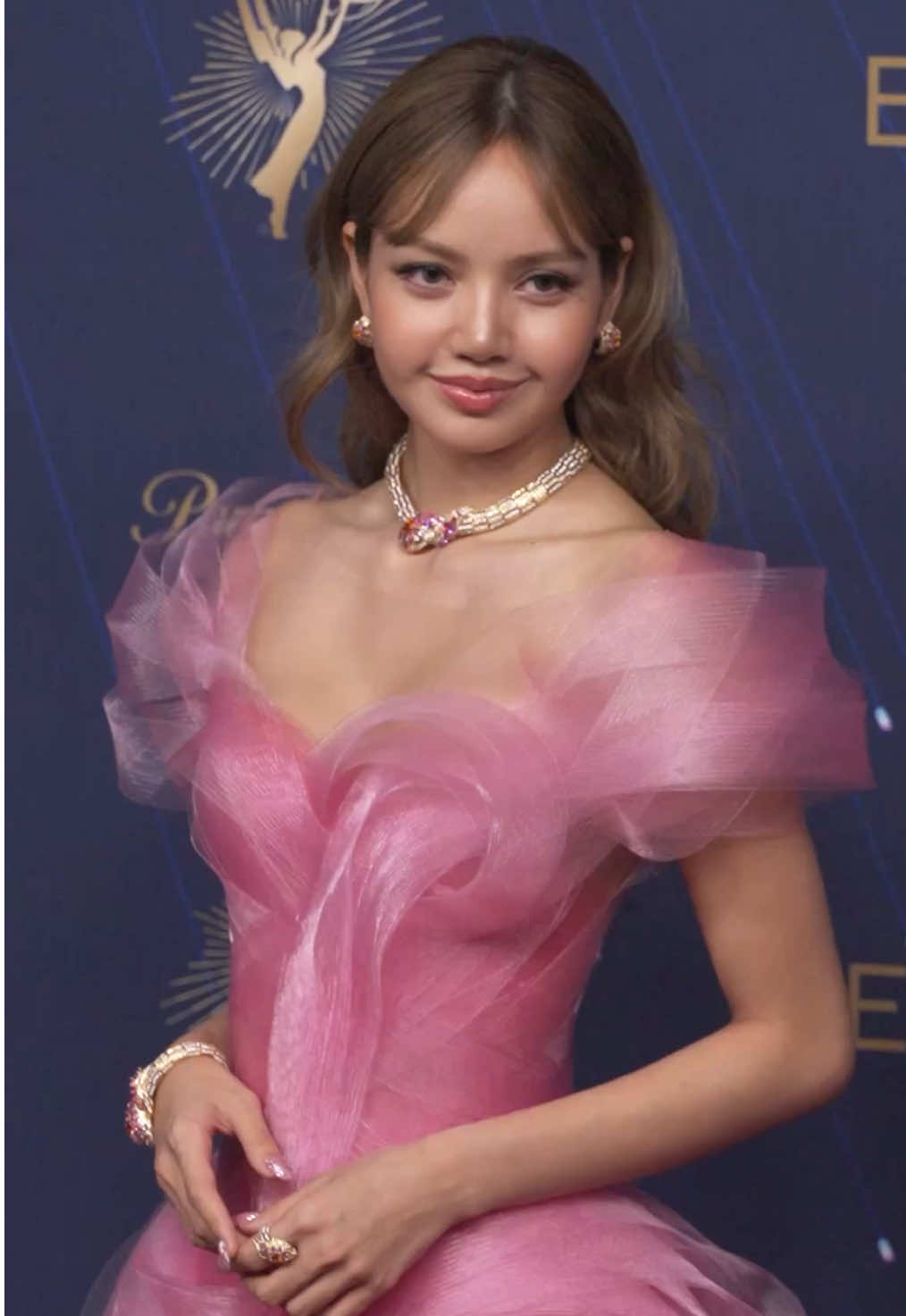 #Lisa zeigt sich Pretty in Pink für die #Emmys 💕🌸 #lisablackpink #lisaedit  📸Getty Images 