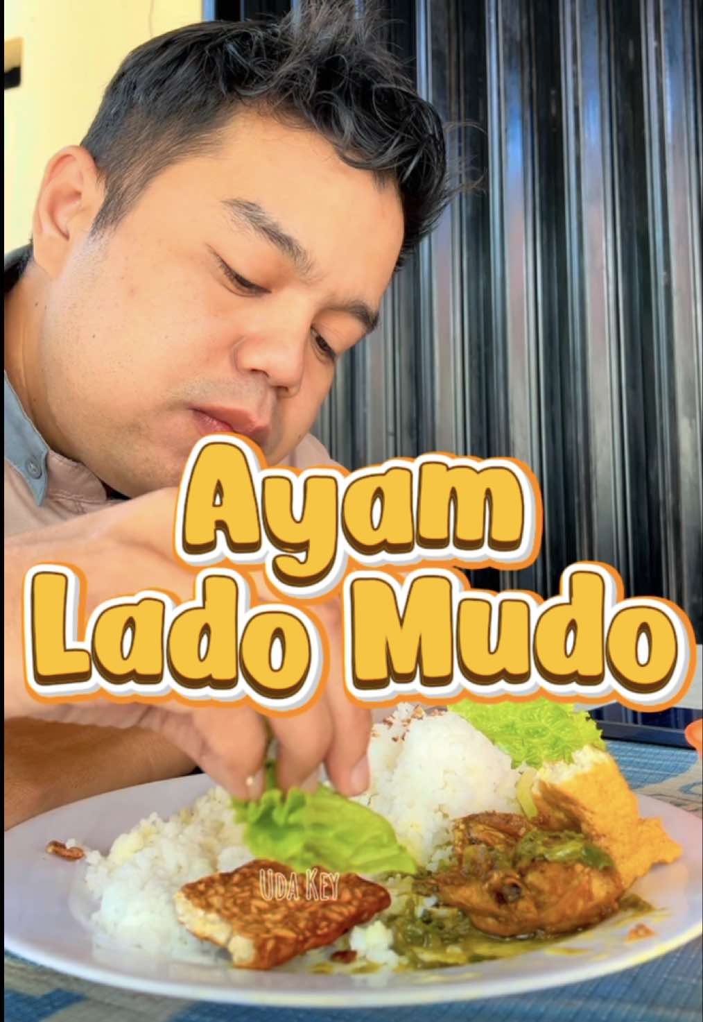 Pecal Ayam lado mudo,samba nyo lamak padeh gurih biki nagih #makananviral #makanankekinian #pecelayam #nasipadang 