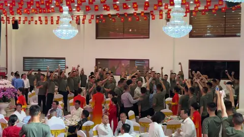 Nâng ly chúc mừng nào #A80 #dieubinh #china #viral #cute 
