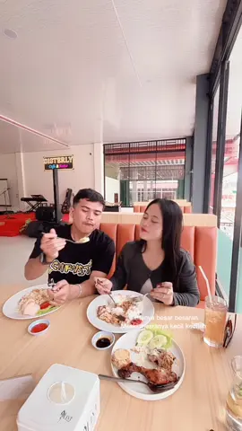 Masyaallah tetap sprti ini sampai tua dan ajal menjemput ya pi @Rohittt 🥹