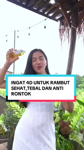 4 D !!! Dibuka Dicrotin Dipake Dibilas  Gitu aja cara pake combo rosemary & kemiri. Ada 2 pilihan ya : Rosemary & Kemiri murni untuk lebatin panjangin rambut dan rontok. Rosemary & Kemiri Bakar untuk atasin uban, ketombe dan rontok. Wajib rajin 3-4x seminggu untuk hasil yang maksimal. Mau check out di keranjang kuning atau di live aku boleh juga. Yakin, disiplin demi progress nyata. Gaskeunn check out sekarang. #feelsgrowth #rosemary #kemiri #chefchitraAPPROVED #chefchitra