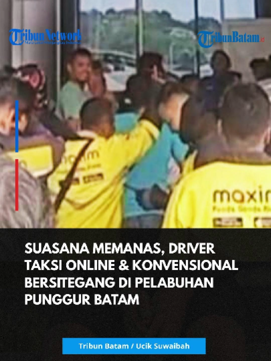 Ketegangan antara sopir taksi konvensional dan driver taksi online kembali terjadi di Pelabuhan Telaga Punggur Batam, Minggu (14/9/2025).  Insiden ini bermula dari aksi seorang driver Maxim yang menjemput penumpang di lobi lantai tiga pelabuhan. Dalam sebuah video yang beredar, tampak seorang pria berbaju merah menghentikan mobil hitam milik seorang driver online berinisial BI. 