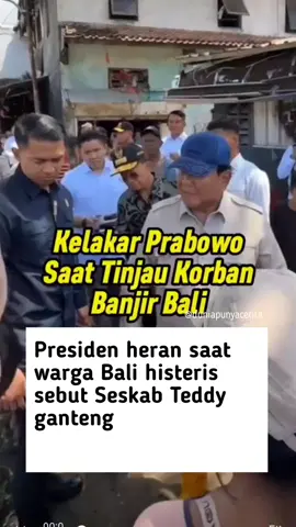 Momen lucu saat kunjungan Presiden Prabowo ke Bali. Bukannya terpesona dengan Pak Presiden, seorang ibu justru salah fokus ke Seskab Teddy Indra Wijaya! 😆 ​Meski begitu, pertemuan tetap berlangsung hangat. Pak Presiden memastikan, warga terdampak banjir di Bali akan mendapat bantuan penuh dari negara. ❤️🇮🇩