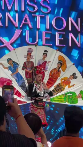 Ồ là Myanmar cô ấy thật xinh đẹp trong trang phục dân tộc của mình#missinternationalqueen #missinternationalqueen2025 #MIQ 