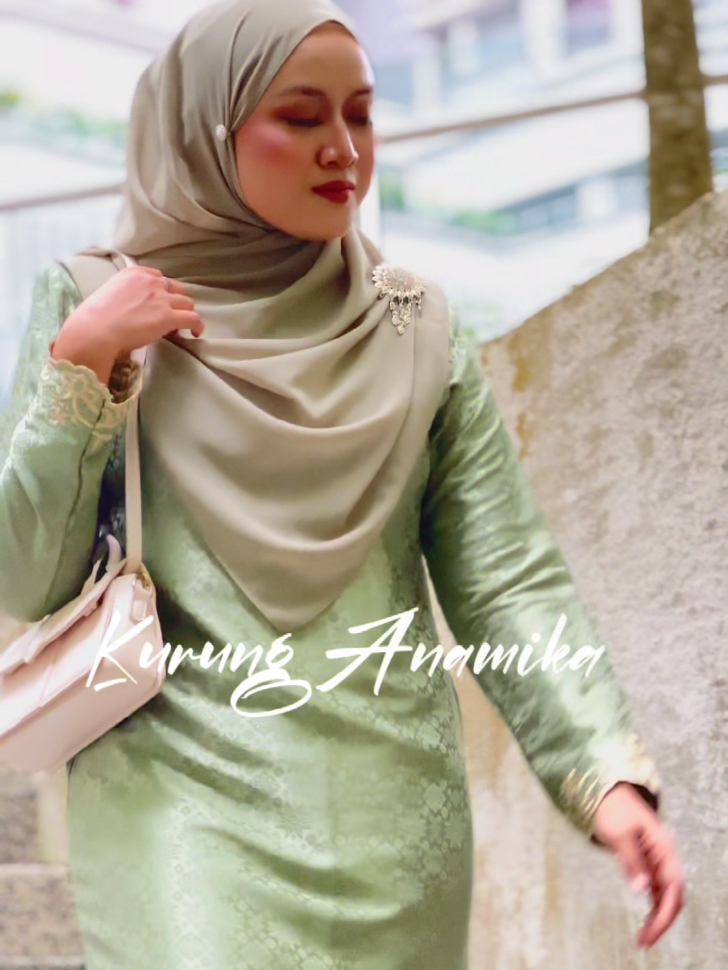 🌿 KURUNG ANAMIKA – SAGE GREEN 🌿 Warna eksklusif & cutting terletak cantik! 💚 🛒 click beg kuning sekarang & grab sebelum SOLD OUT!#allureexclusive #kurungmoden #kurungcantik #kurunglacecantik #newlaunch #muslimahfashion #fyp