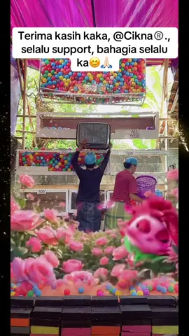 Terima kasih, Cikna®️., atas Tiupkan Ciuman kepada Rosie yang luar biasa! Sungguh kejutan yang luar biasa!@Cikna®️. #tiktoklive #livehighlights #livegift #fullofbeans #blowrosiekisses 