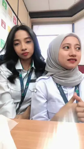 kata aku sih kerja ya jangan tiktokan mulu @rofiyeona #office #officelife #friend #picapica 