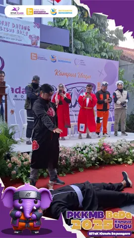 Cosplay nya boleh Anime, tapi keilmuannya tetap melekat. Kalian tau nggak bapak Kaprodi Ilmu Keperawatan lagi melakukan tindakan apa? #pkkmbbeda2025 #kampusungu #istekicsadabojonegoro 