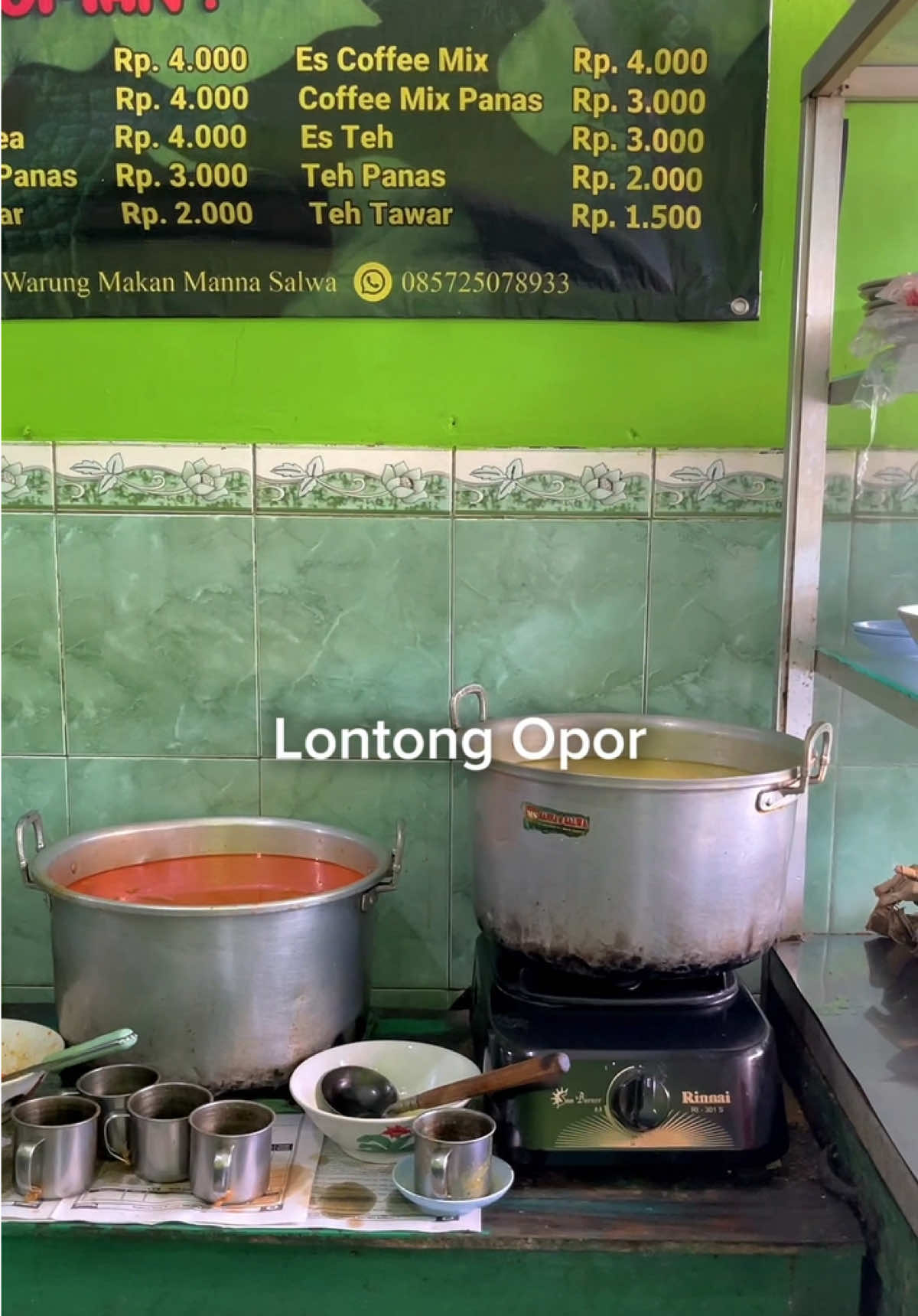 Udah setahun belakangan setiap pengen Lontong Opor selalu menuju ke sini, nyaman banget buat jadi salah satu menu sarapan atau makan siang 