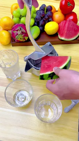 Something to help you get rid of boring juice!🍋#grape juice#manual juicer#fresh juice#freshlysqueezed#juicer#supergenial#wannatry#wantone#silentjuicer 