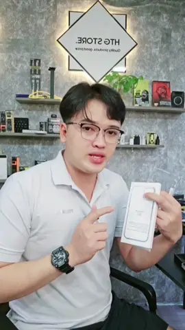 Ốp lưng có 3 lớp chống trầy bọc bên ngoài, vì vậy khi chưa bóc có thể thấy những vết xước nhẹ. [HƯỚNG DẪN] Bao gồm 1 lớp ngoài, 1 lớp trong, và 1 lớp bên trong vòng tròn. -Trong phần mô tả sản phẩm có video hướng dẫn chi tiết. -Trên vỏ hộp cũng có tem hướng dẫn sử dụng. 👉 Quý khách vui lòng bóc seal trước khi sử dụng để trải nghiệm sản phẩm mới 100%. #ốp #HTGSTORE 