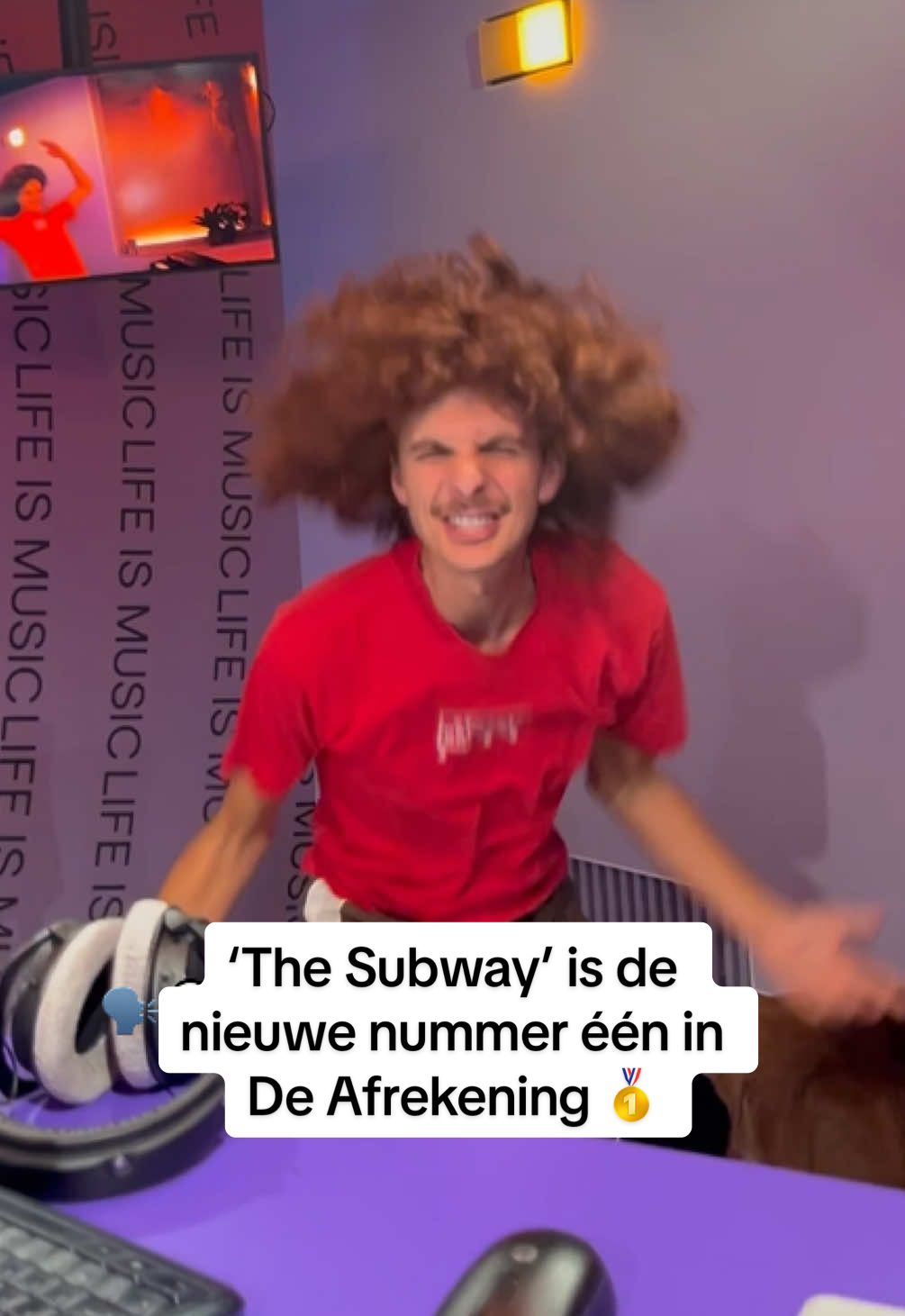 @Evaderoo & @Dries Lenaerts 🤝 de kostuumafdeling van VRT. #chappellroan #thesubway 