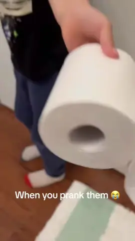 Poop Prank#scare #scared#scareprank #prank #fun #funny#virral #trending #fyp #foryoupage#jumpscare #family #challenge#couple