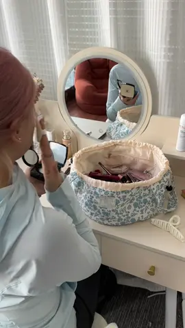 I put all of my makeup,travel size items,brushes,hair supplies.all of it!!#makeupbag #makeup #makeuporganization #makeuplover #makeuphacks #girlythings #overpacking 